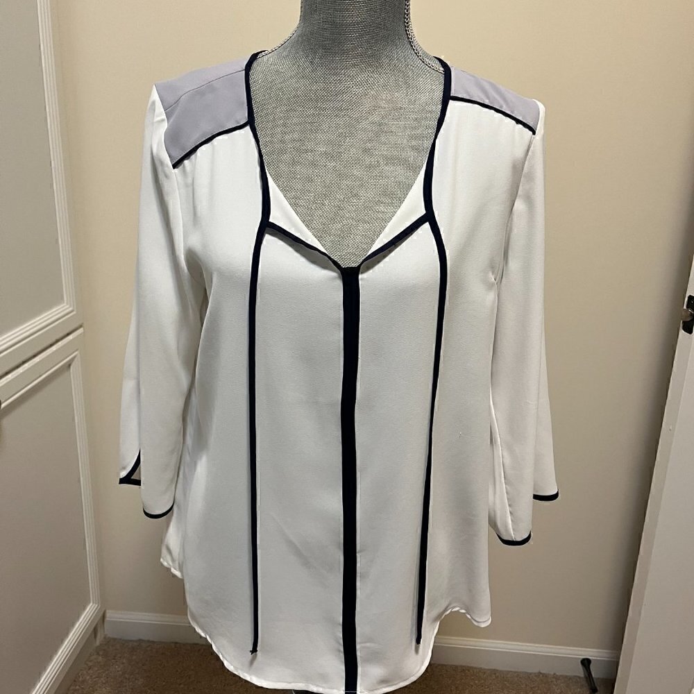 Women's Tie Neck Blouse White Gray & Black Size M NWOT - Picture 2 of 4
